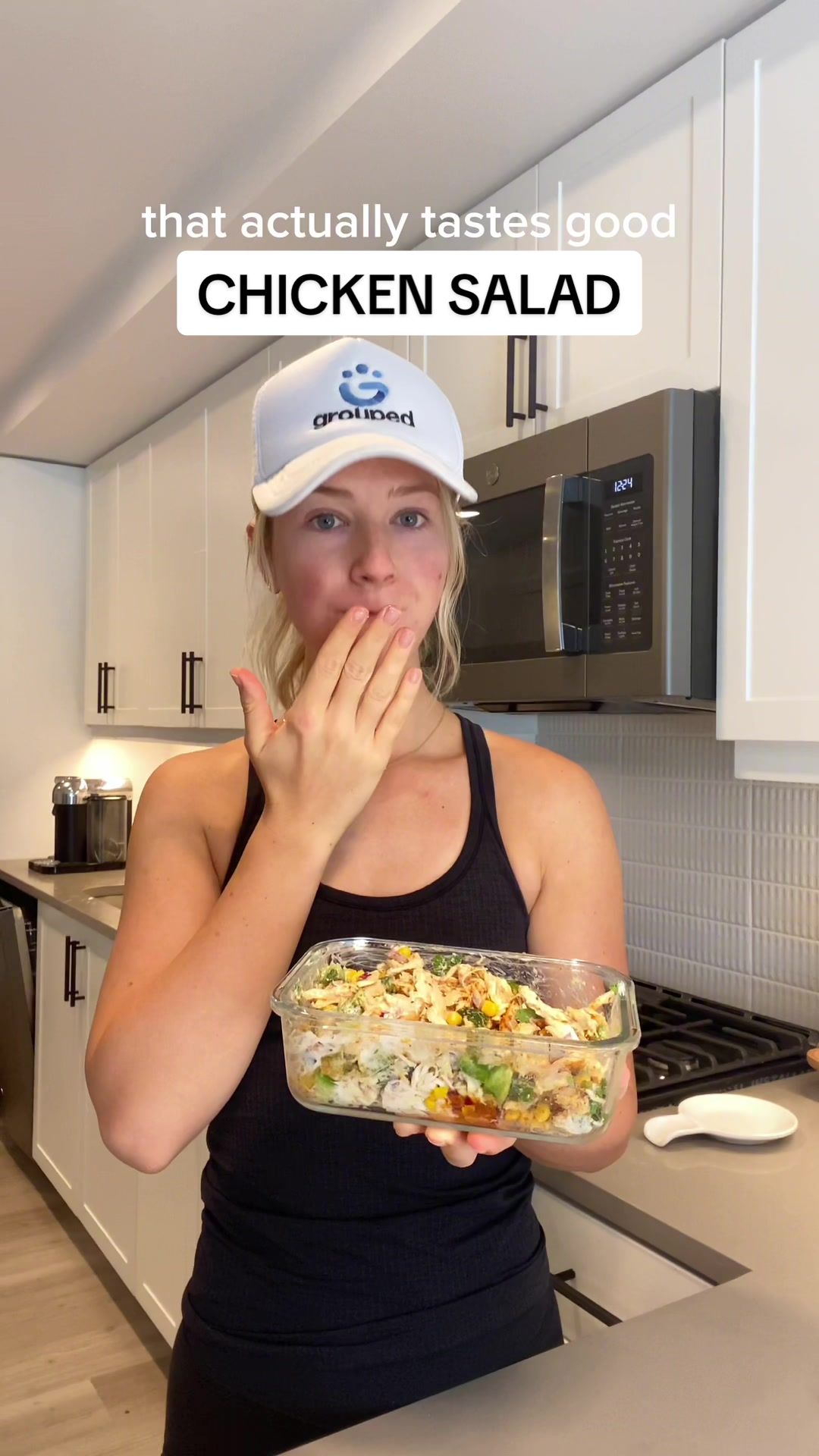 MEXICAN-INSPIRED CHICKEN SALAD 🫑🌶️😋 If you never know what to make for lunch, try meal prepping a few options at the beginning of the week! This is one of my favorites because its 的 TikTok 影片封面
