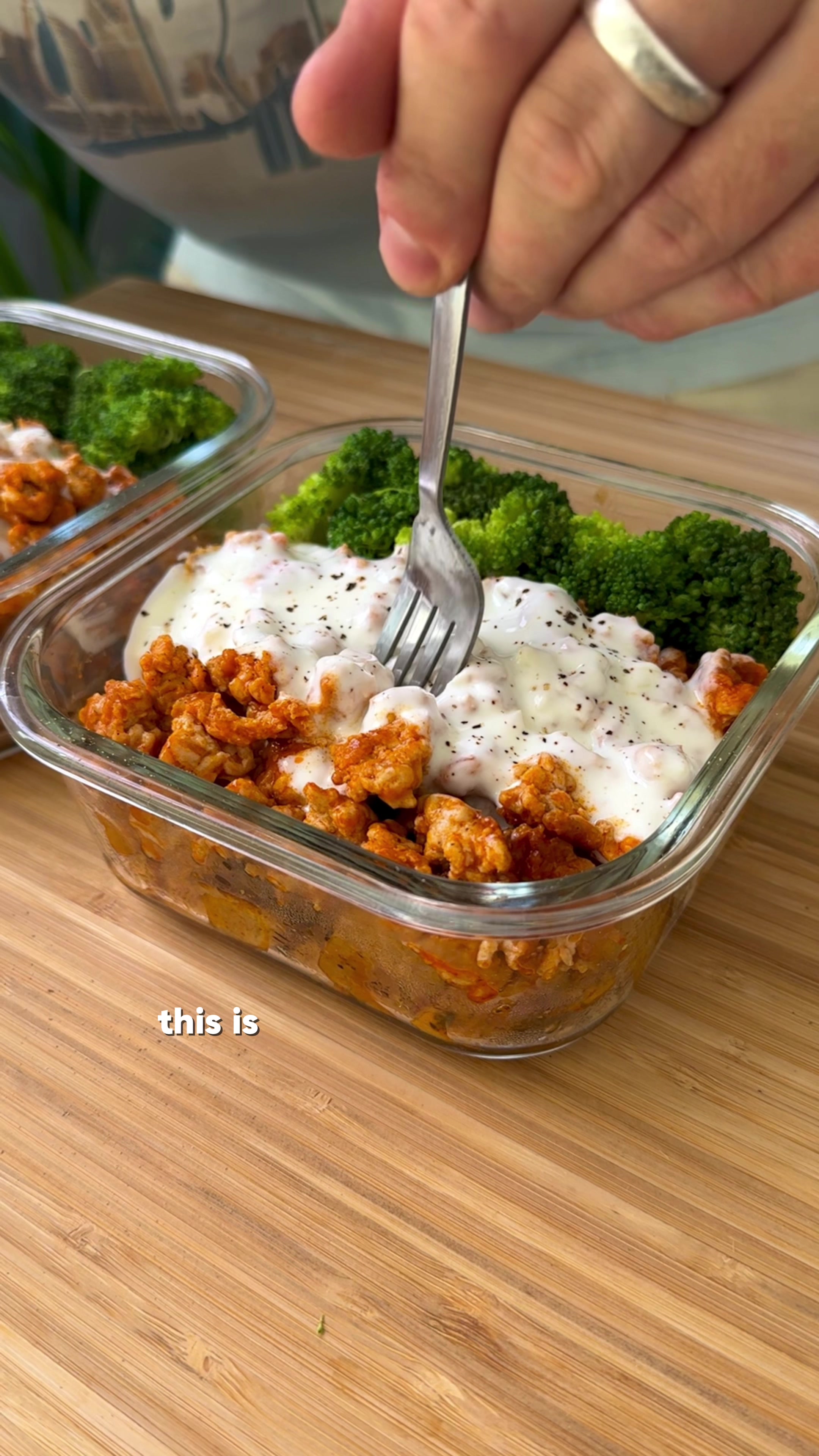 Buffalo chicken loaded sweet potato 🍠 Full recipe can be found on my recipe portal which launched a few days ago 🙌 go grab it with a 7 day free trial 🙏 Macros: 61g protein 12g fa 的 TikTok 影片封面