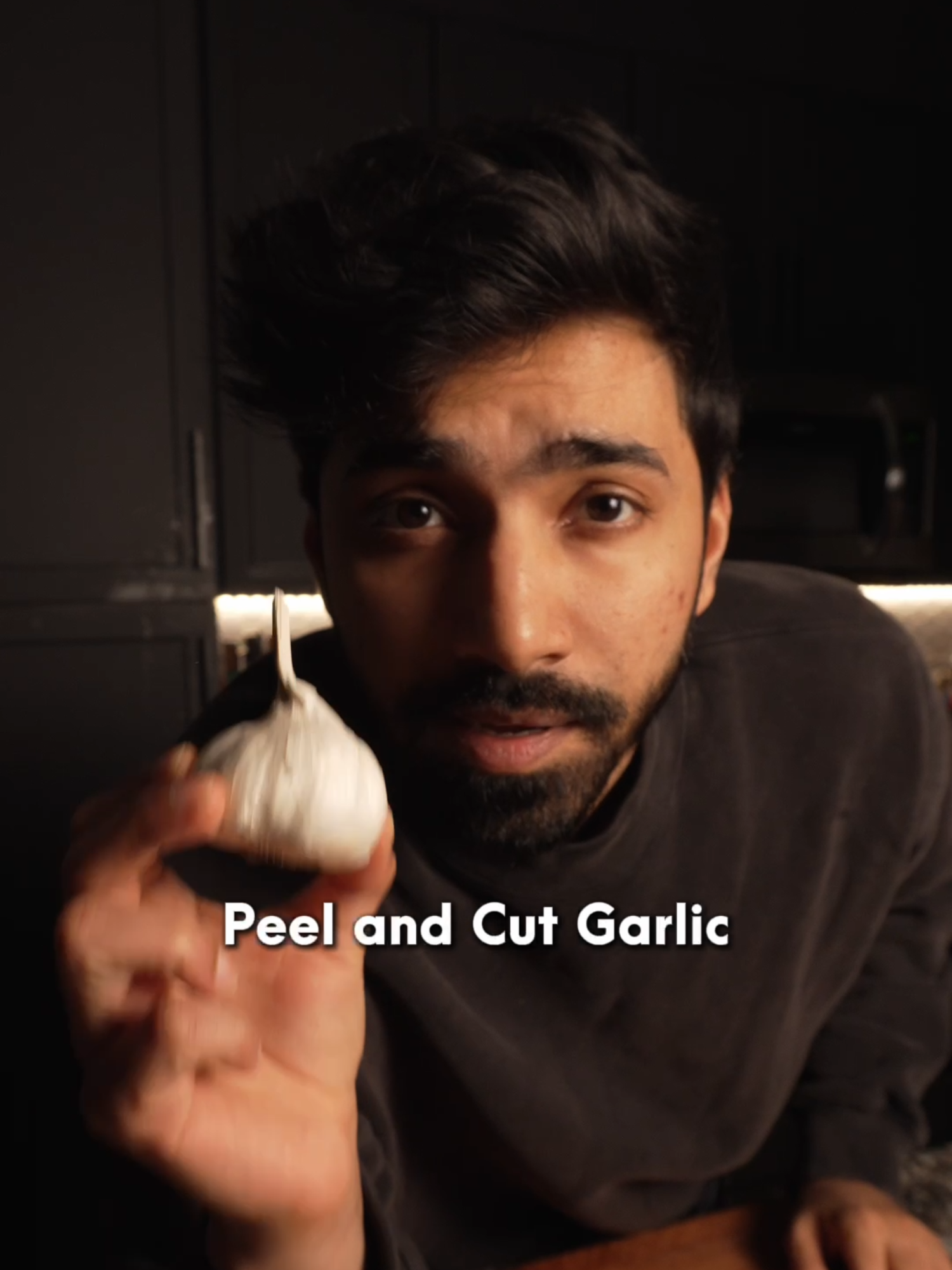 COOKING BASICS Part 11: How to Peel & Cut Garlic 的 TikTok 影片封面