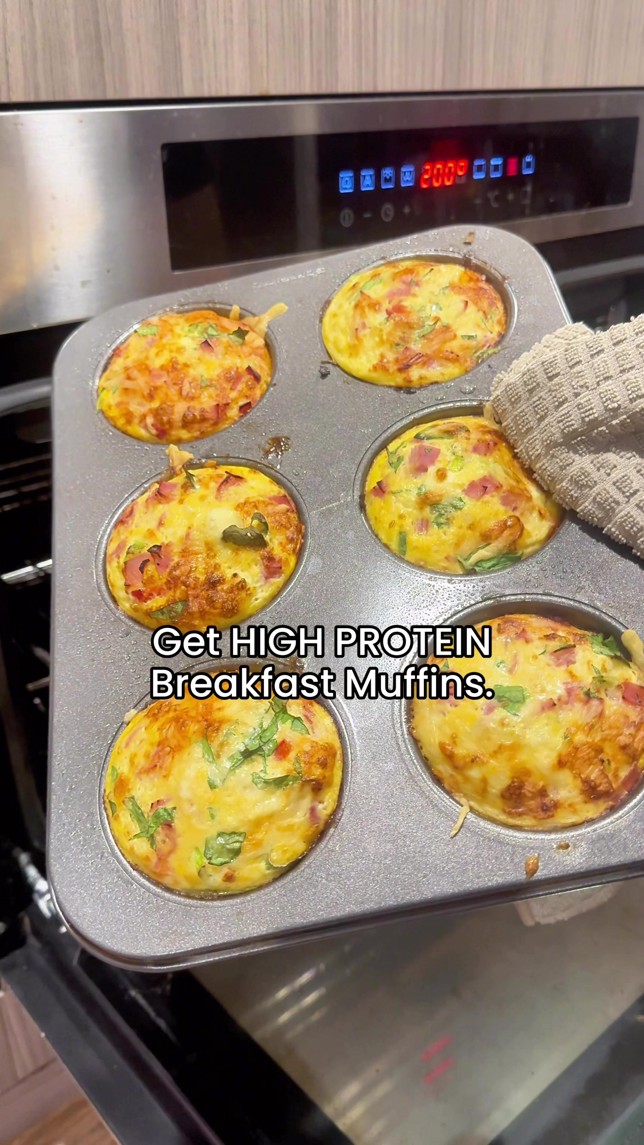 HIGH PROTEIN BREAKFAST MUFFINS. 🔥 Tasty low calorie, super healthy, meal prep idea for breakfasts on the go. No heavy carbs means you won’t get a morning crash or brain fog so thes 的 TikTok 影片封面